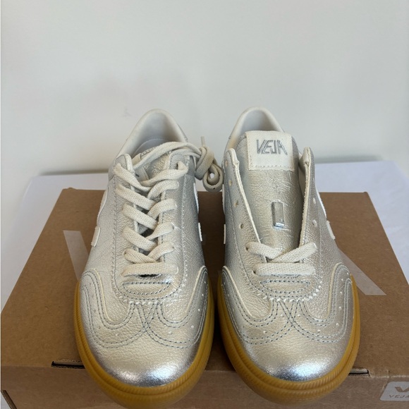 Veja x Nk Chromefree leather Volley Shoes silver size 6 eu 37 new in box women’s - Picture 3 of 9
